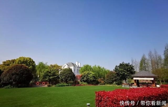 乔欣住3亿别墅,车库停200辆车,这样的顶级白算门廊吗面积别墅图片