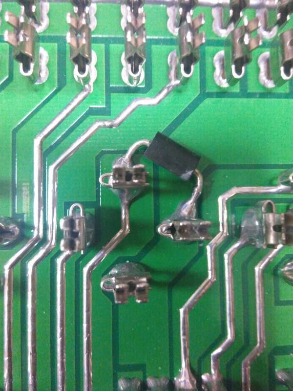 如图继电器插坐上的二极管是什么作用_360问