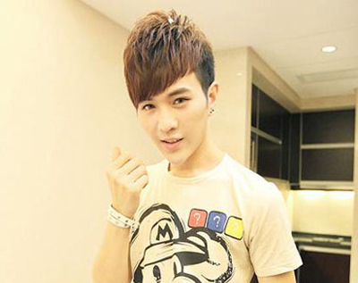 请问男生染金栗子色头发怎么样