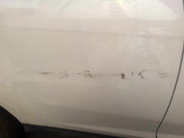 这样的划痕怎么修复,用补漆笔补一下?抛光?还