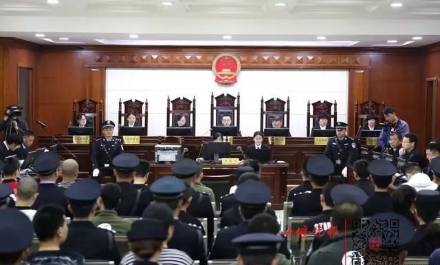 十堰出动100多名警察把这个涉黑涉恶团伙押上