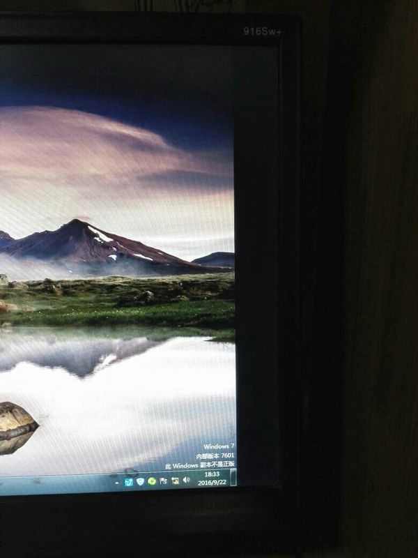 电脑成这个样子了怎么办?屏幕向左错位了。_