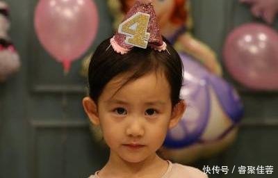 黄磊的小女儿越长越漂亮,她的耳朵有自己的特