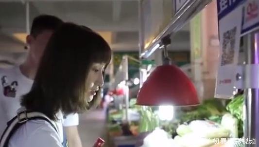 中国男篮队员都是啥待遇 周鹏开百万豪车, 老婆