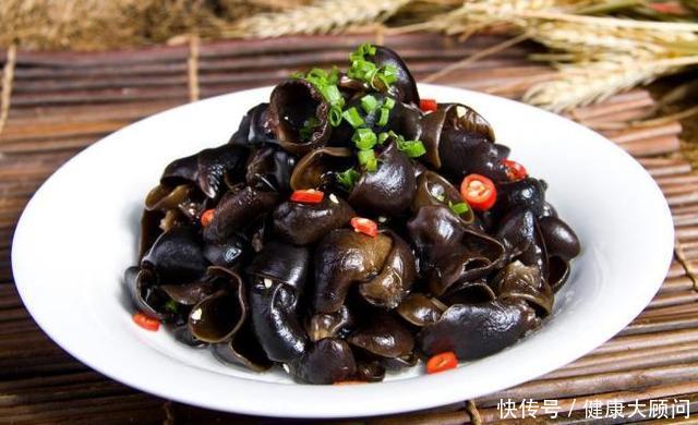 37岁女子肾里长出468颗结石,医生放话:经常吃它不得才怪!