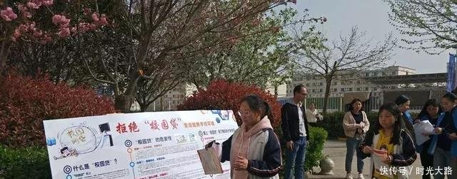 西安灞桥狄寨街道组织开展扫黑除恶宣传进校园