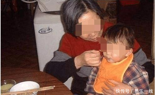 妈妈出差一周回来后，三个宝宝只剩一个，宝妈怒斥婆婆：还我孩子