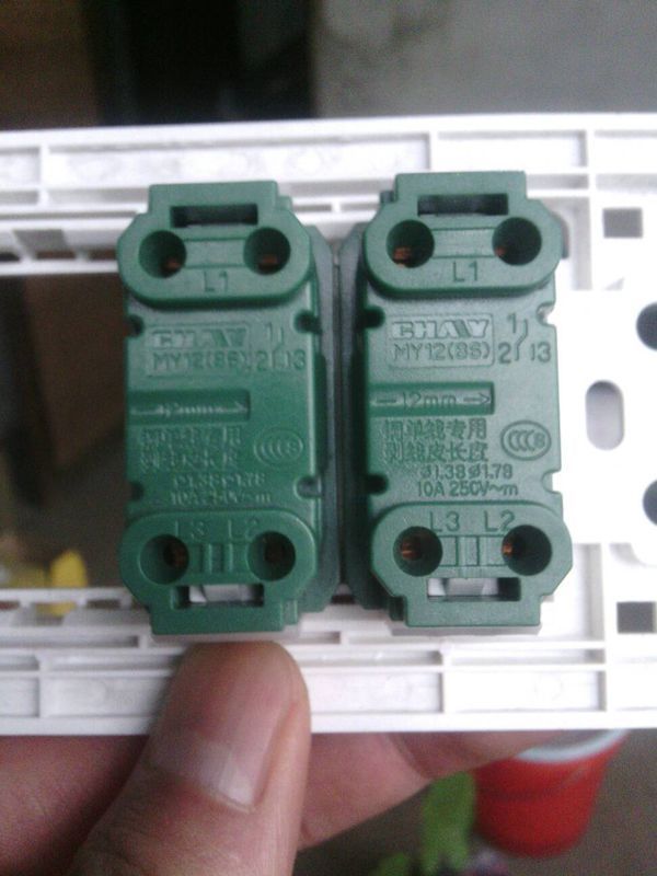 这种墙壁开关怎么接才能让两个开关控制一个灯泡..求接线图_360问答