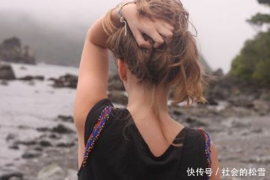 我抛弃女友和初恋同居,她生日要我送她包包,我