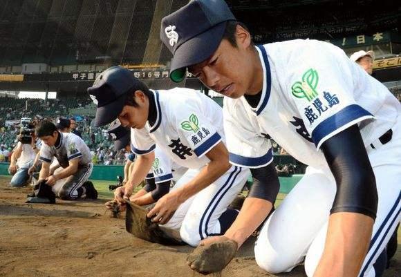 甲子园是一座棒球场,因落成于甲子年而得名.