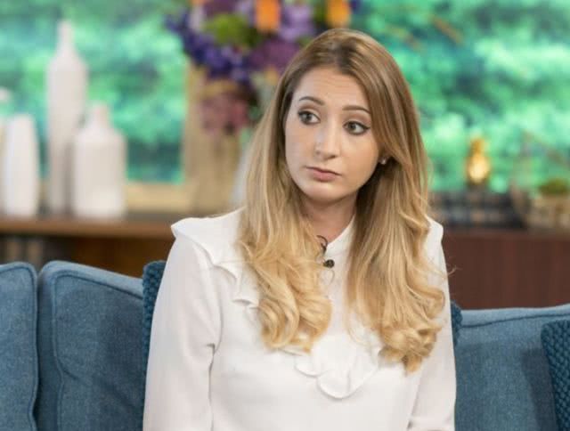 洗10个小时的澡,用酒精擦皮肤,她们被强迫症逼