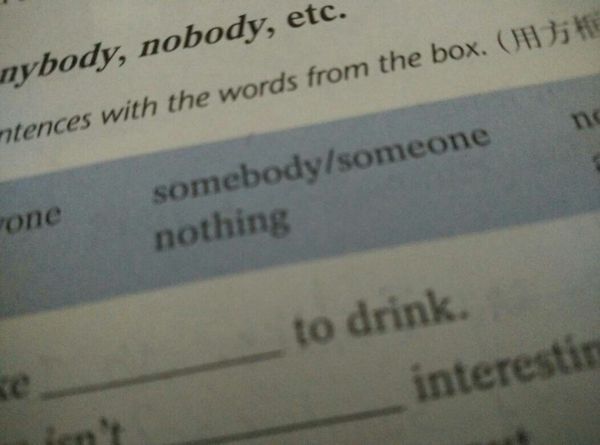 帮我翻译一下这蓝色框框中的英语单词。