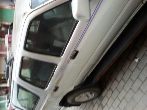 请问老款应该是零几款的丰田奔跑者全车喷漆,