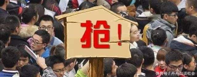 失业潮来袭!城市容不下,农村回不去,农民工陷