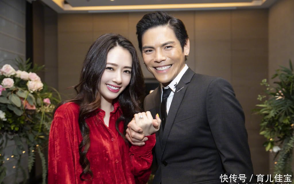 向太晒儿子向佐求婚郭碧婷现场照,恨不得马上