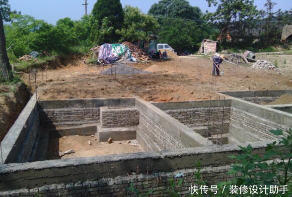 地基砸6万后悔！农村人建房是面子工程，钱花在别人能看到的地方