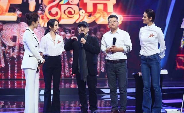 45岁周迅好品味!白衬衫配喇叭裤优雅干练,161cm身高气质不得了 888mg电子游艺