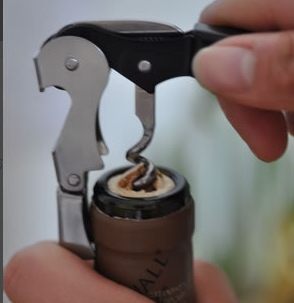 奥柏龙堡干红葡萄酒礼盒里带的工具怎么用?如