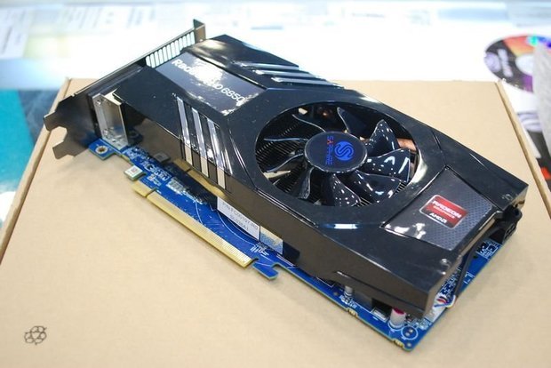 请问下显卡风扇怎么加油啊?没洞没螺丝···