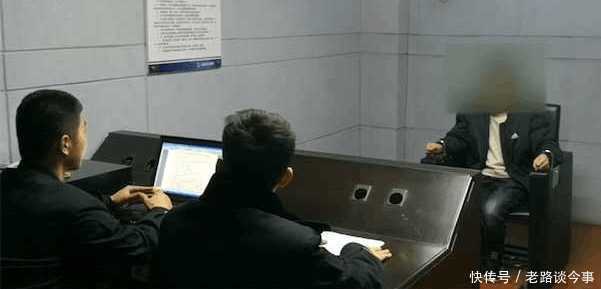 女子路边停车打电话遭抢劫, 劫匪让女子微信转