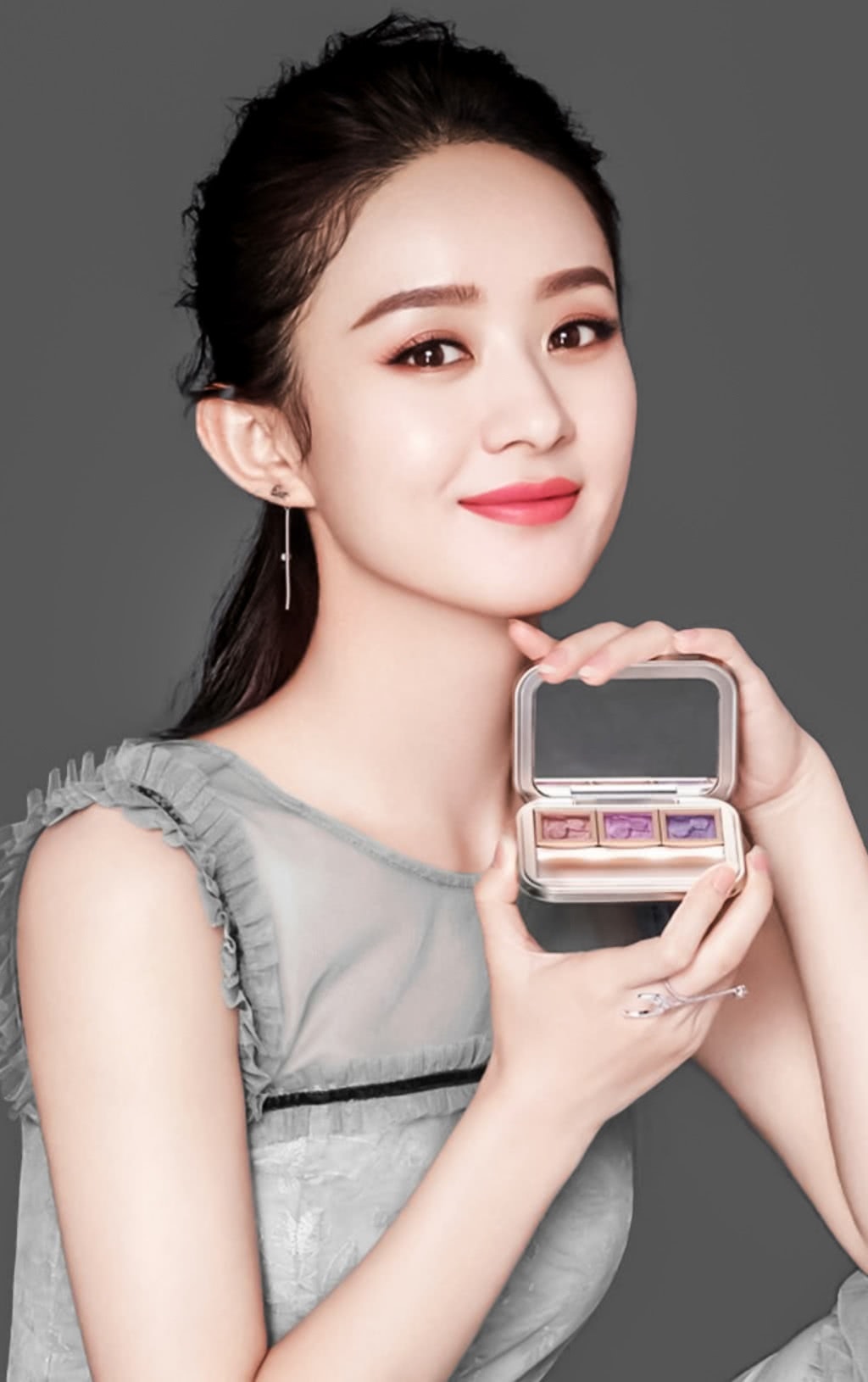 从来不认为赵丽颖土,至少现在爱奇艺代言美到