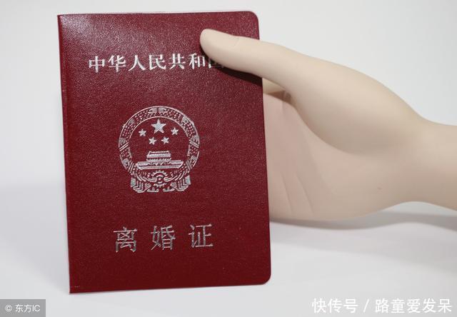 为家操劳一生,却换来一张冰冷的离婚证,走出民