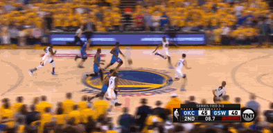 gif-威少转换进攻 汤神三分神准库里压哨上篮