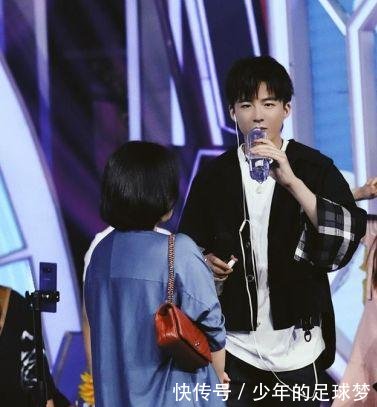 网红歌手连登三挡卫视节目,备受观众青睐,网友