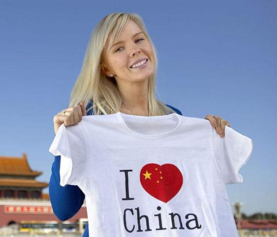 外媒赞叹中国高铁全速前进!外国人感叹中国发