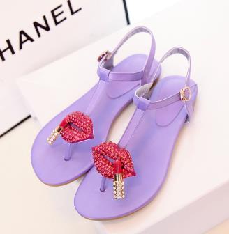 高中生女生在现在这个季节应该适合穿什么鞋子