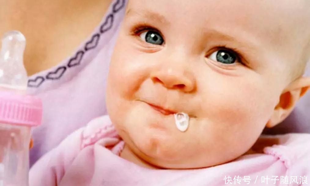 宝宝容易吐奶溢奶?10个关于预防吐奶的小知识