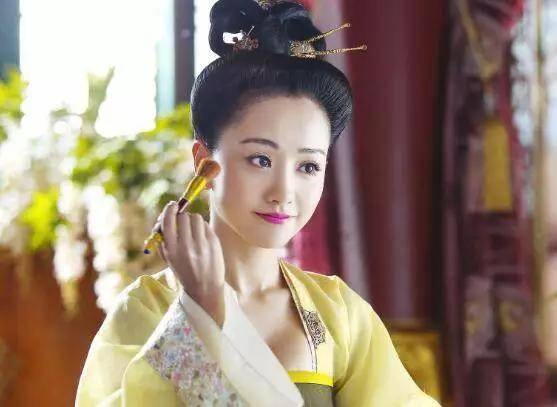 女人不是真的爱一个男人,她们这有这几种招牌动作!