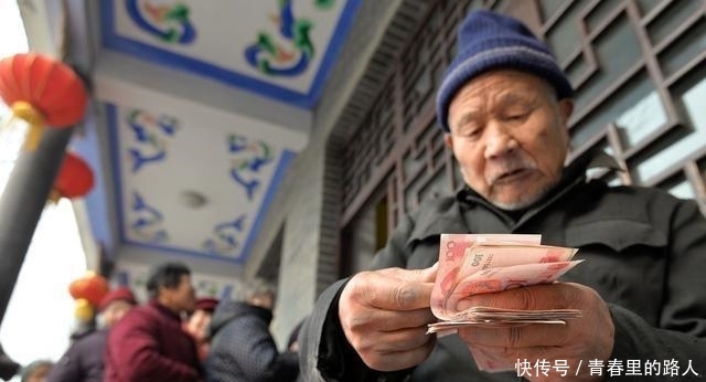 在上海工作34年,12月份办理退休手续,每月能领