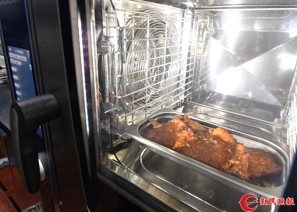 上海便利店内也能\"打盒饭\"了 18个热菜荤素俱全