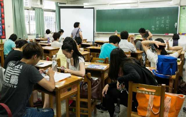 中国学生赴日求学!作文写日本鬼子血债血还