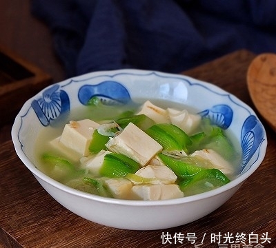 如何炒丝瓜豆腐 t018163ca30f8f86627.jpg