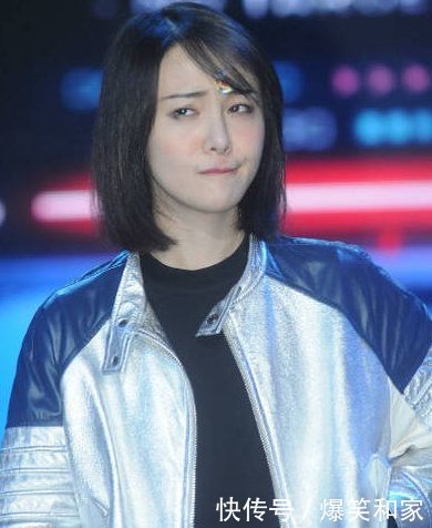 郑爽贴了痘痘贴出席活动,天气热了小爽长痘痘