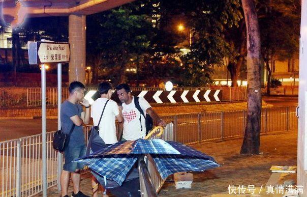 刘德华歌迷排队买票遇袭,耳朵手臂皆重伤,网友