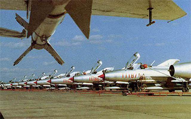 中国歼7战斗机和59坦克谁先退役? 魔改续命模