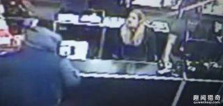 情趣打劫到情趣用品店持枪,最后却被吓得夺门主题宾馆男子设备里图片