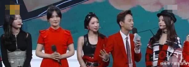 吴昕坐王俊凯大腿玩手机,鹿晗私下牵手热巴,网