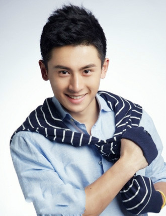 男生头发略稀少,发际线又高,额头高,理哪些发型