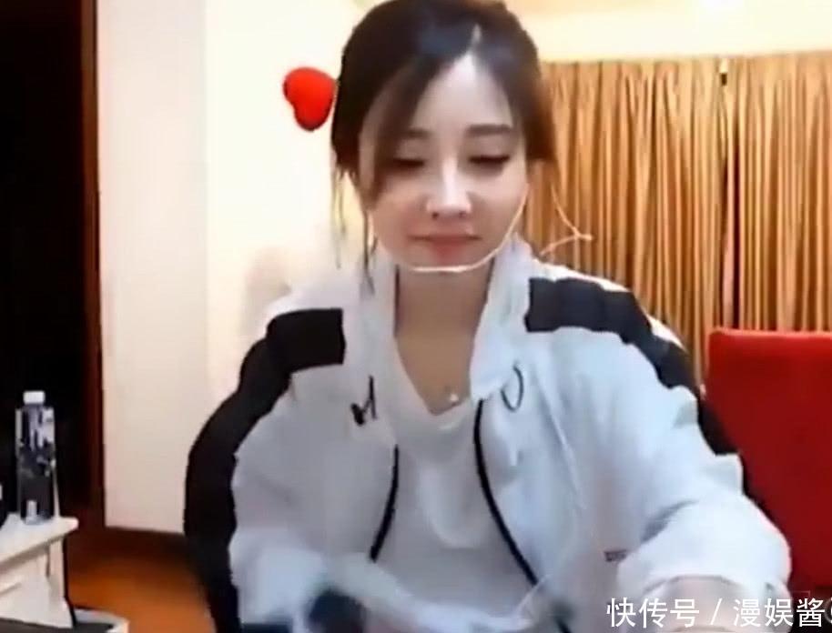 冯提莫直播间表演脱衣秀,瞬间吸引500万粉丝