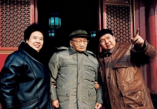 此人是毛主席最爱的儿子,毛主席临终时为何他却不能披麻戴孝?真