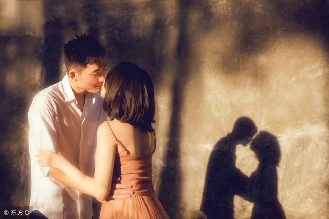 如果约会时你不会聊天，那么你可以给他讲个故事