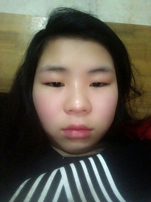 家里特别有钱的亲戚给我相亲,给了我她的练习