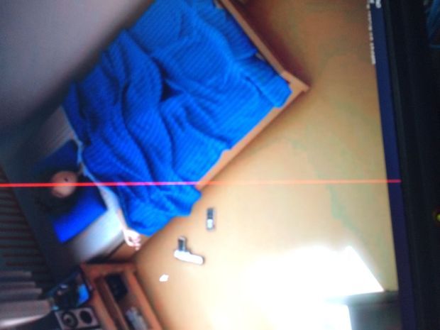 电脑液晶显示器出现了一条红色竖线,大小不会