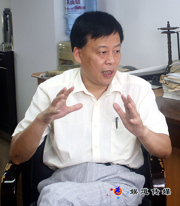 著名诗人黄亚洲