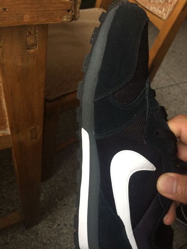 耐克鞋前后有点夹脚,刚穿一次,但是店家不给退