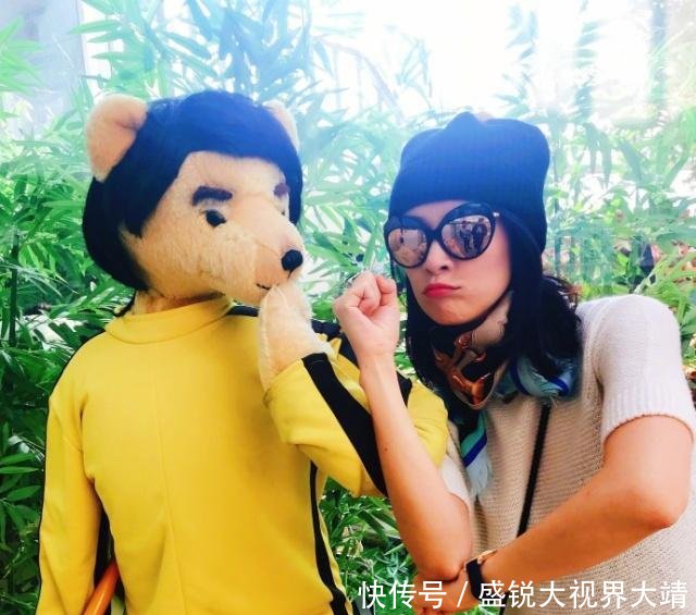 章子怡怀二胎与汪峰牵手出行,衣服紧绷惹人注